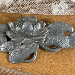 Signed SEAGULL PEWTER CANADA Cast Pewter Metal Water Lily Brooch Pin 1960s 1970s Floral Themed Monets Garden image 2