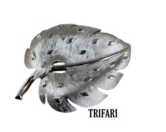 Signed TRIFARI Brushed Silver Tone Leaf Brooch Pin 1950’s 1960’s Nature Inspired