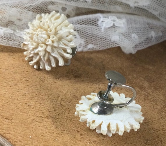 Off White FEATHERLITE Celluloid Flower Earrings U… - image 7