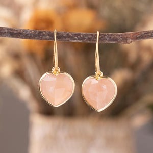 Hjärtformade örhängen i rosenkvarts – Hypoallergena, eleganta smycken i 14 karat guld, omtänksam present till flickvän eller fru