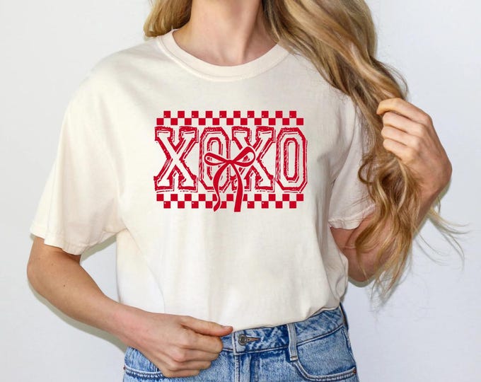 Retro XOXO Checker Coquette Valentines Varsity Trendy VDay Cute Retro Valentines Day Comfort G1717 T Shirt, Valentine Bow Shirt