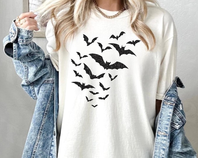 Comfort Colors Retro Bats Halloween T-Shirt: Spooky 90s Style