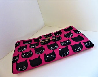 Must have wallet -　Moody cat in Magenta