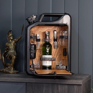 Minibar de acero personalizado con bidón, concepto de whisky hecho a mano, estuche de bar portátil para colgar en la pared, juego de artículos de bar, regalo para hombres, accesorio de bar para hombres