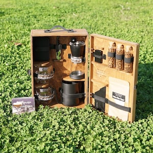 Set de café artesanal personalizado, mueble de madera para café, set de café grabado, kit de viaje para preparar café, minibar portátil