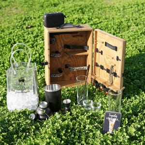 Juego de cóctel de madera, juego de alcohol hecho a mano, kit de cóctel grabado, juego de cóctel de viaje de madera, kit de licor grabado, kit de alcohol portátil