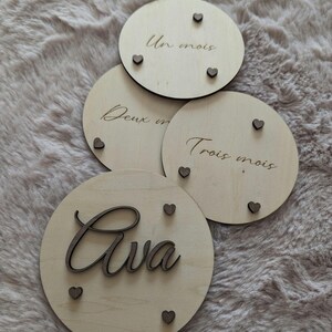 cartes mensuelles en bois mixtes avec petits coeurs