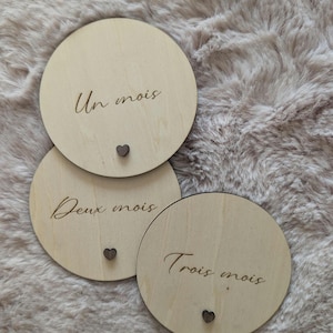 cartes mensuelles en bois mixtes avec petit coeur