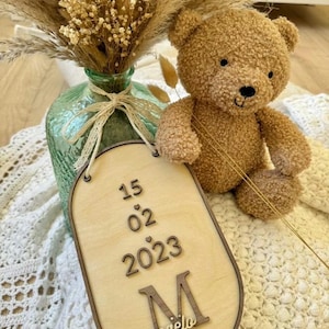 décoration murale en bois enfant avec prénom et date de naissance .
