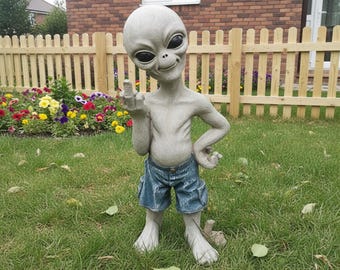 Garden Alien Statue Statues Set of 3 Outdoor UFO Figurines Funny Yard Decor Extraterrestrial Lawn Ornaments Sci Fi Sculpture Quirky Gift
