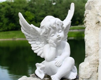 素朴な鉄の天使像、ヴィンテージの錆びた置物、重厚な金属製の天使