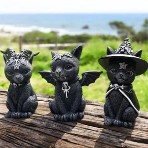 神秘的な黒猫の像 - 魔女猫人形 | かわいいハロウィンの卓上装飾 | 魔女の室内装飾 | 不気味な猫の飾りギフトのアイデア