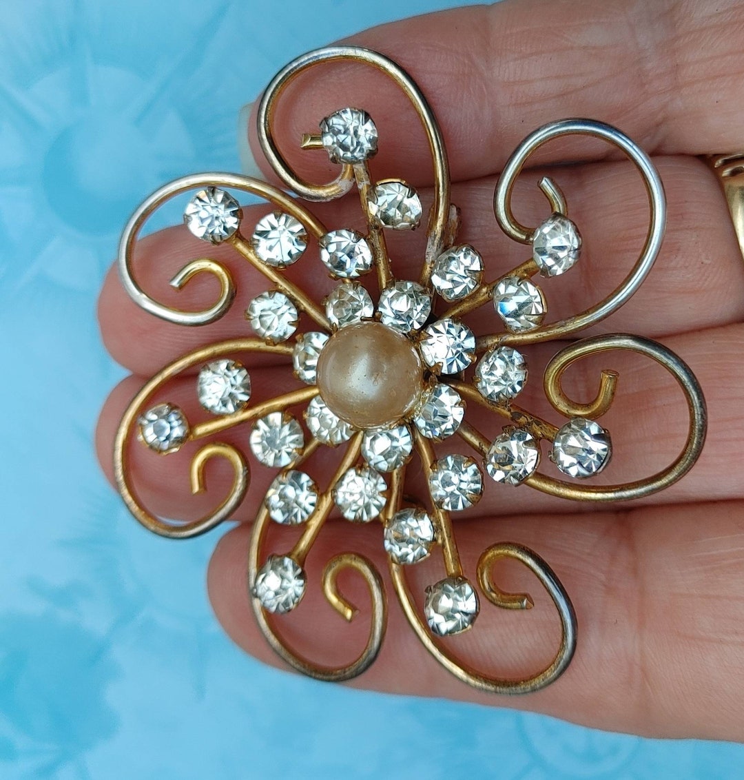 【Llife】BOTTON BROOCH Amazon.com: songbowen Ginkgo Leaf Brooch Rhinestone Hollow