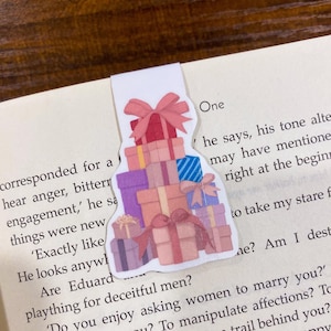 All the presents magnetic Bookmark , Coquette Book Lovers Gift, Handmade bookish Gift, Winter Bookmark, Cute Magnetic Page Clip