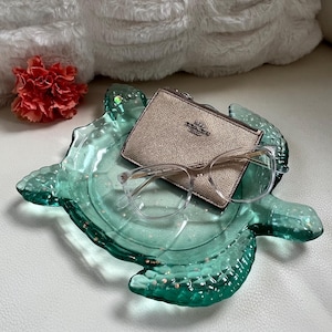 Handmade sea turtle tray, decorative tray, sea turtle, makeup tray, beach themed, resin tray, resin art, trinket tray, unique gift