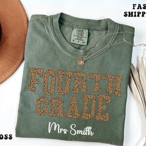 Comfort Colors® Fourth Grade Teacher Shirt, Toile de Jouy 4th Grade T-shirt, Fourth Grade Teacher Appreciation Gift, Elementary School Shirt