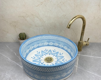 Lavabo de cerámica azul claro hecho a mano: lavabo de baño moderno con desagüe de latón