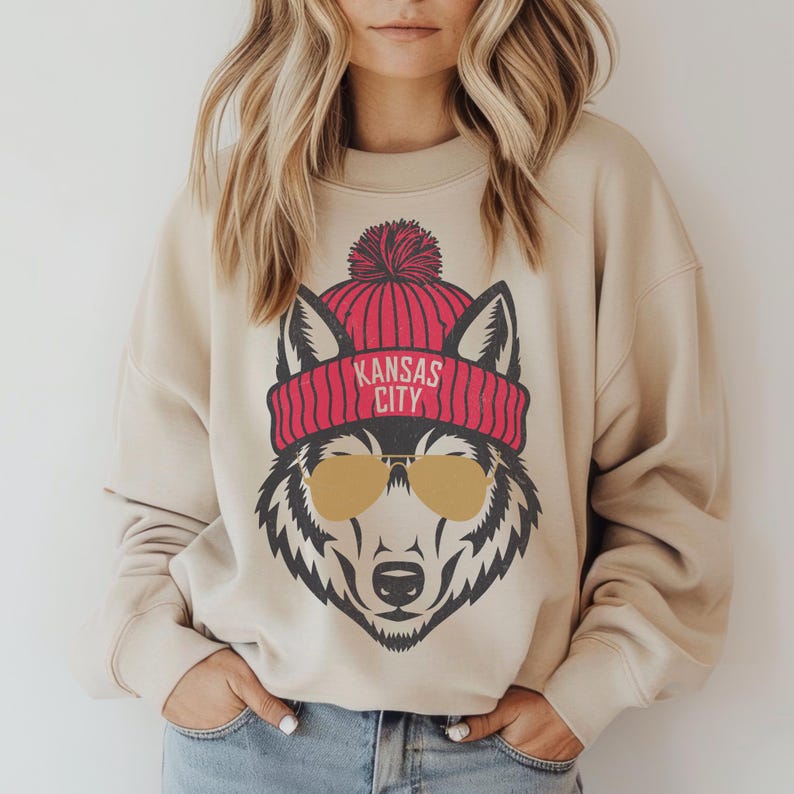 Sweat-shirt de football de Kansas City, pull mascotte de loup, maillots tendance de fan de Kansas City, col rond de football, sweat à capuche de Kansas City, Game Day image 1