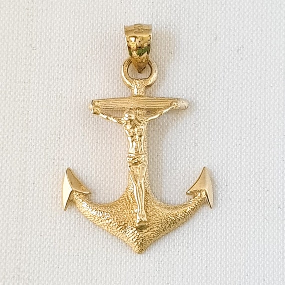 Gold mariners cross pendant deals