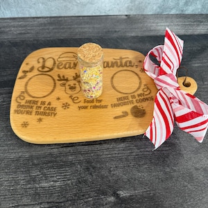 親愛なるサンタのミルクとクッキーのトレイ、トナカイの食べ物付き | クリスマス | パーソナライズ | カスタマイズ | カッティングボードトレイ