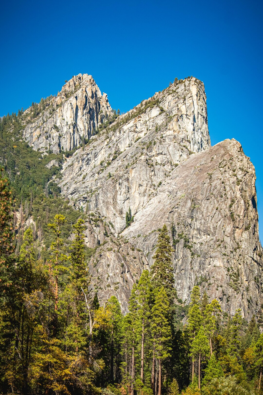 Three Brothers Rock Formation, Yosemite Valley California Landscape ...