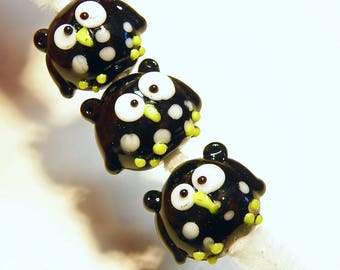 One (1) Lampwork Glass Owl Bead: Black with White Spots -- Lot UU