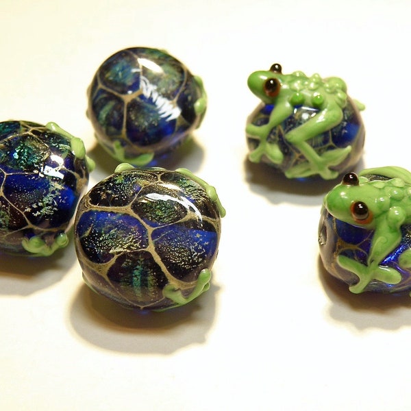 One (1) Green Frog and Cobalt Blue Lentil Lampwork Glass Bead --- Lot UU