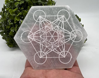 Piastra di ricarica in selenite: griglia energetica esagonale con Metatron (10 cm)