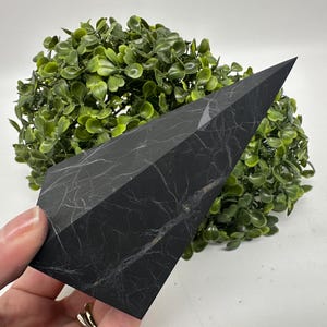 12CM HEIGHT Shungite Pyramid Shungite Crystal Pyramid,Healing Crystal,Highly Energetic Metaphysical,EMF Protection,Pyramid,5G Protection