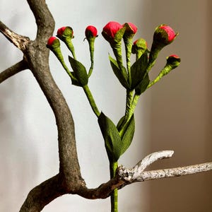 Hypericum Berry Stems - handmade crêpe paper foliage