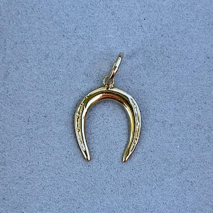 Vintage 14K yellow gold horseshoe pendant