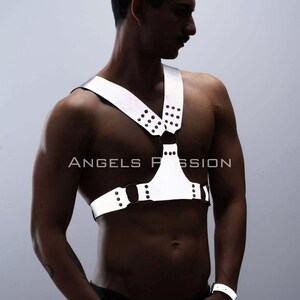 Reflective Mature Handcuff Detailed Bulldog Harness Men Plus Size Options Handcrafted Bulldog Design Edgy Leather Outfit Premium Men