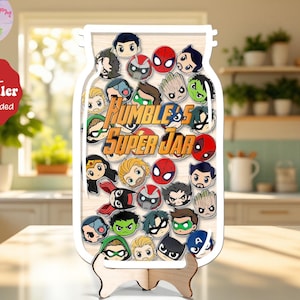 Peut inclure: Panneau en bois en forme de bocal avec des visages de super-héros de dessins animés. Le panneau indique "Humble Super Jar" et comprend un support en bois. Le panneau est un best-seller et est de taille XL.
