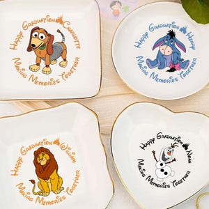 Personalisierte Disney-Charaktere Teller, Disney-Liebhaber-Ring-Teller, Geburtstags-Schmuckschale Geschenk für Freund, 2025 Abschlusshochzeitsgeschenk