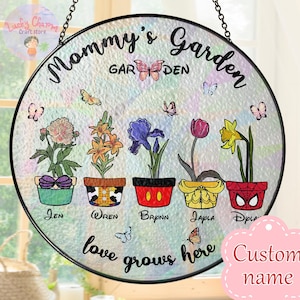 Gepersonaliseerde Grandma&#39;s Garden Disney Geboortemaand Bloem Gebrandschilderd glas Suncatcher, Moederdag Verjaardagscadeau voor moeder Nana Mimi van kleinkinderen