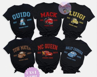 ディズニー カーズ ファミリー マッチング シャツ、ピクサー ライトニング マックィーン シャツ、カーズ グループ シャツ、ディズニー ファミリー トリップ シャツ、ディズニー カーズ シャツ、カーズ シャツ