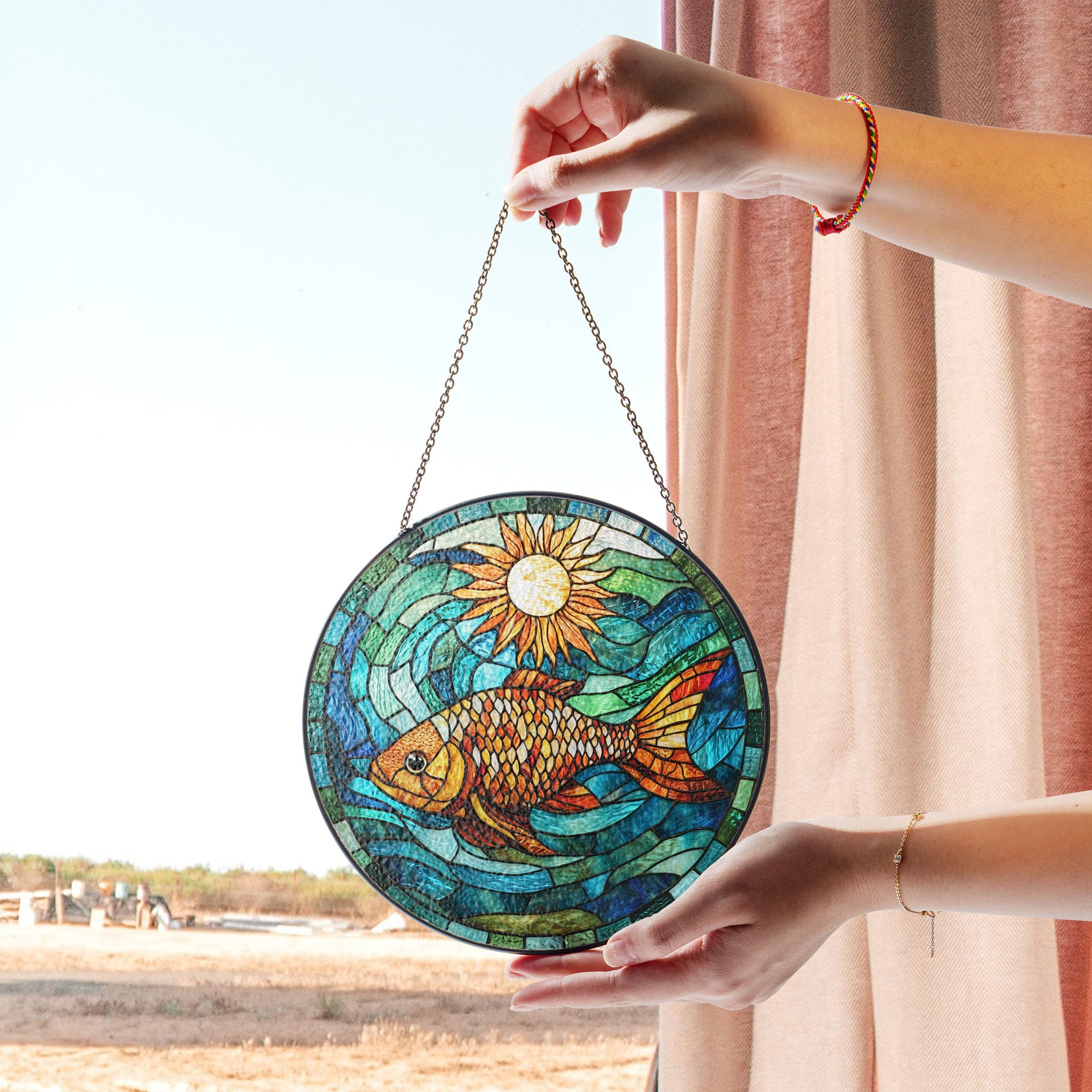 金魚と太陽のステンドグラスパネル - 鮮やかな水生生物をテーマにした