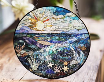 海に沈む夕日とサンゴ礁を描いたステンドグラスの窓掛け、鮮やかな海岸風アートで家の装飾を彩る