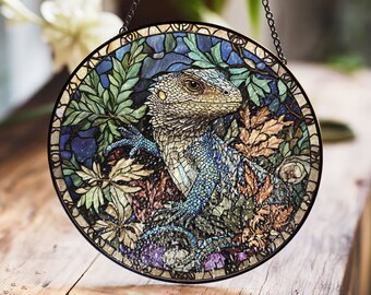 Gebrandschilderd glashagedis met hangend raam op botanische achtergrond, uniek op reptielen geïnspireerd kunstdecor