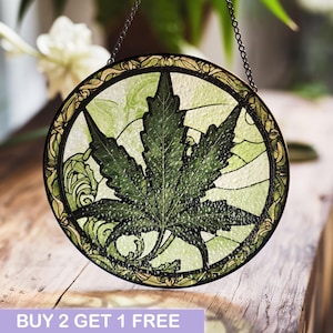 Green Leaf Stained Glass Panel with Intricate Details, Perfect for Nature or Botanical-Themed Home Decor