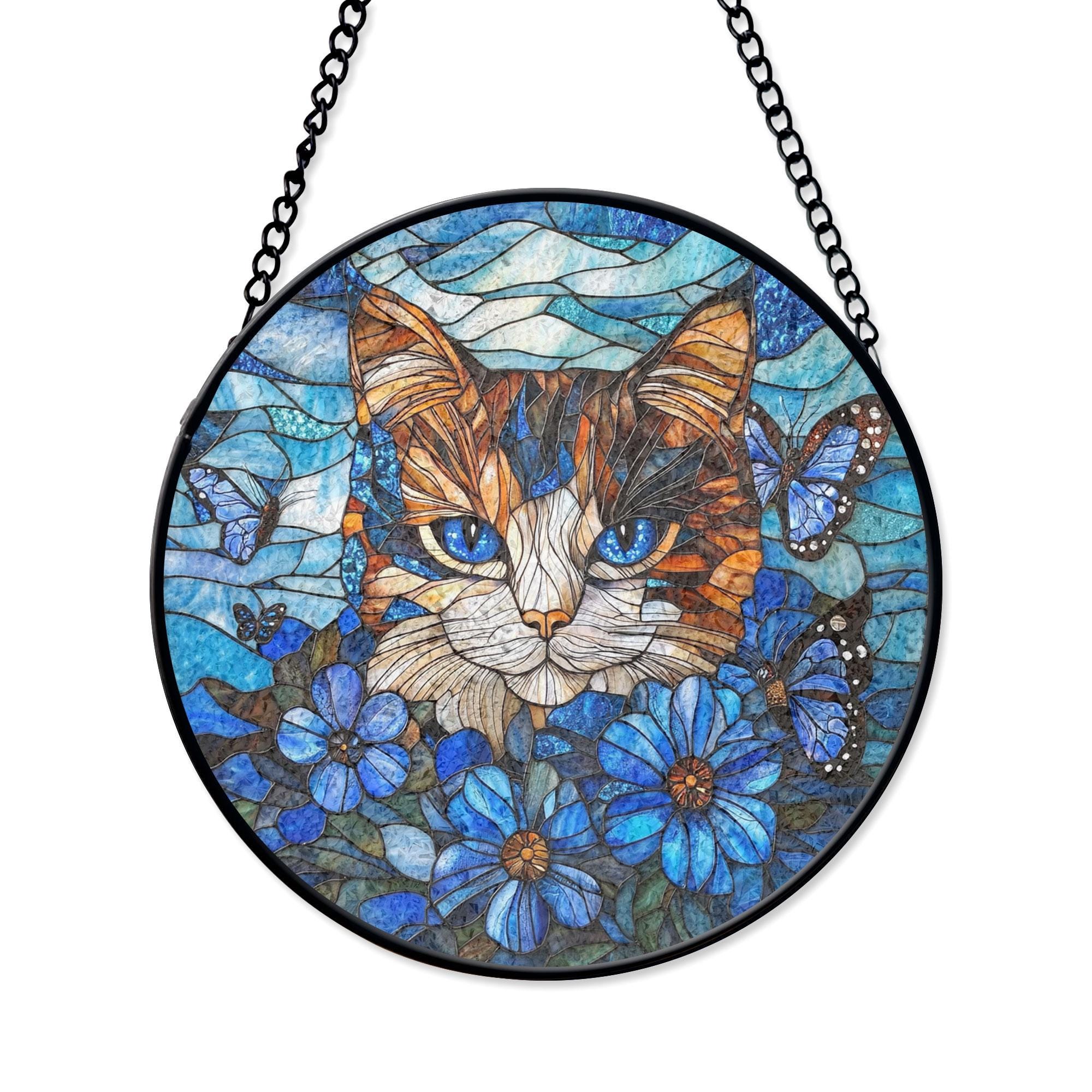 鮮やかな青い猫と蝶と花のステンドグラスアート - 自然をモチーフに