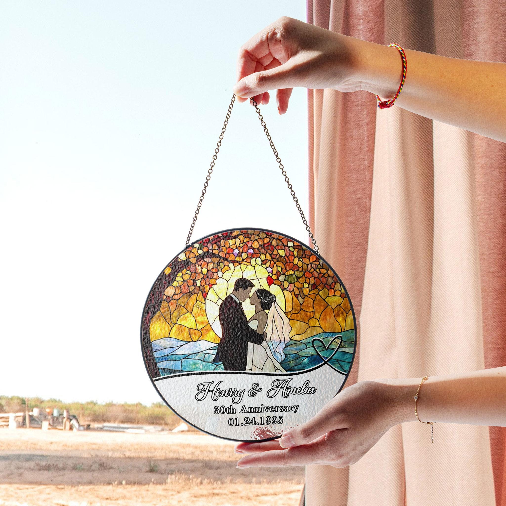 結婚記念日のカスタムステンドグラスアート – 新郎新婦のシルエットに 