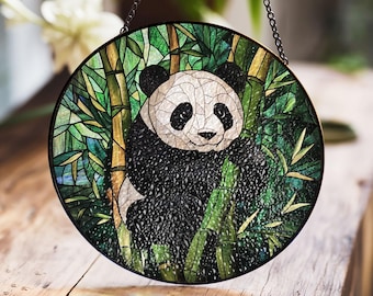 ステンドグラスのパンダサンキャッチャー：手作りの動物の窓飾り