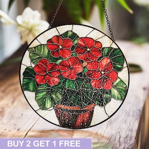 Adorno colgante de vidriera con geranio rojo: un brillante atrapasoles floral para amantes de la jardinería.