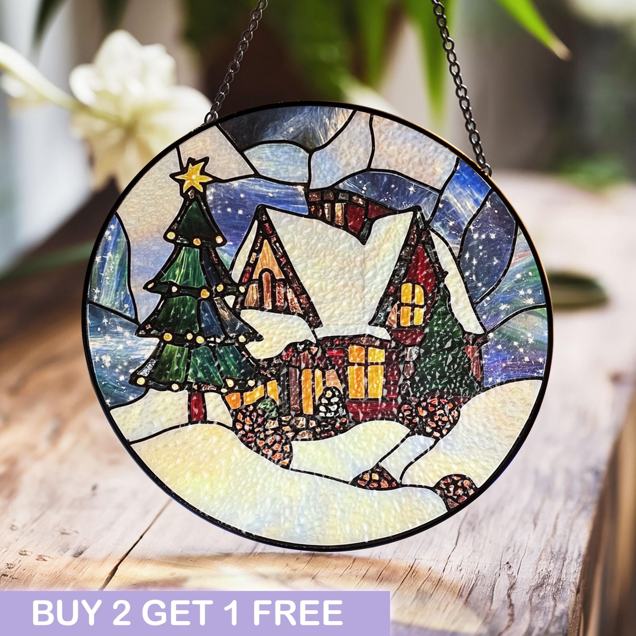 雪景色とクリスマスツリーが描かれた居心地の良い冬のコテージの