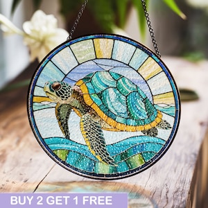 グレーのタビーキャットステンドグラスサンキャッチャー、花柄の窓飾り