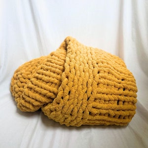 Chunky Knit Blanket Tutorial (DIY)