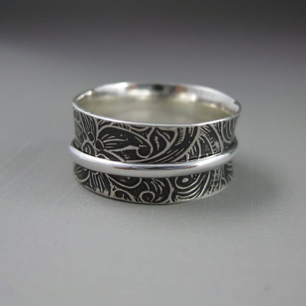 swirly patterned silver spinner ring, sterling silver ring, spinner ring, meditation ring, fidget ring, wedding band, eco friendly