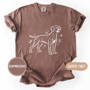 Maglietta Comfort Colors con Pointer tedesco a pelo corto: un regalo perfetto per gli amanti dei pointer.