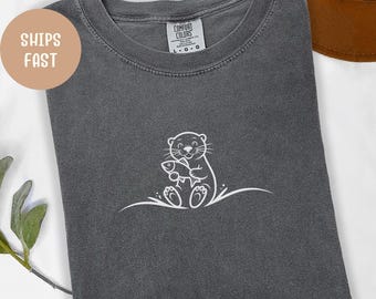 Comfort Colors Otter Line Art T-Shirt: Minimal Wildlife Animal Unisex Tee